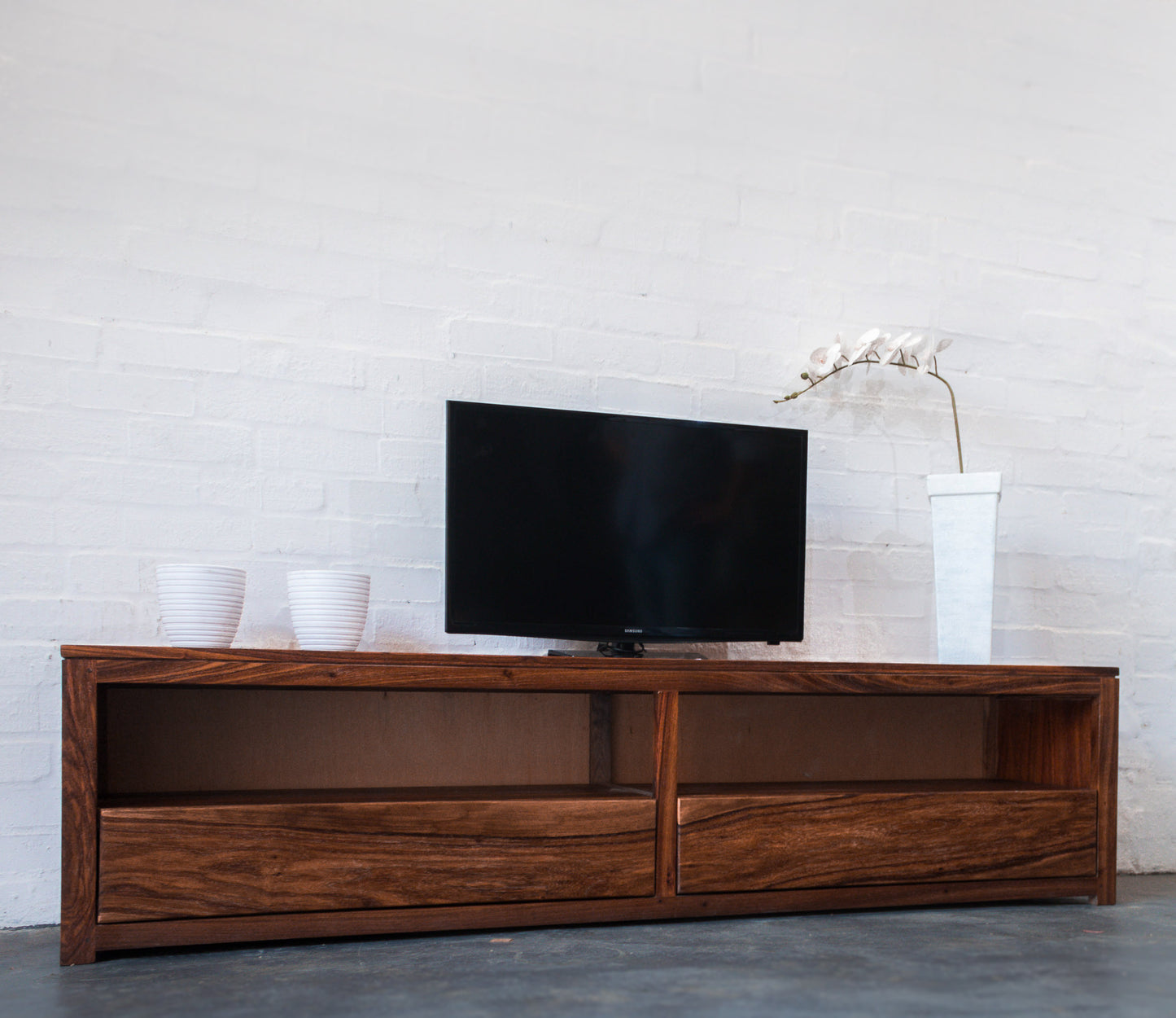 Maks TV Stand