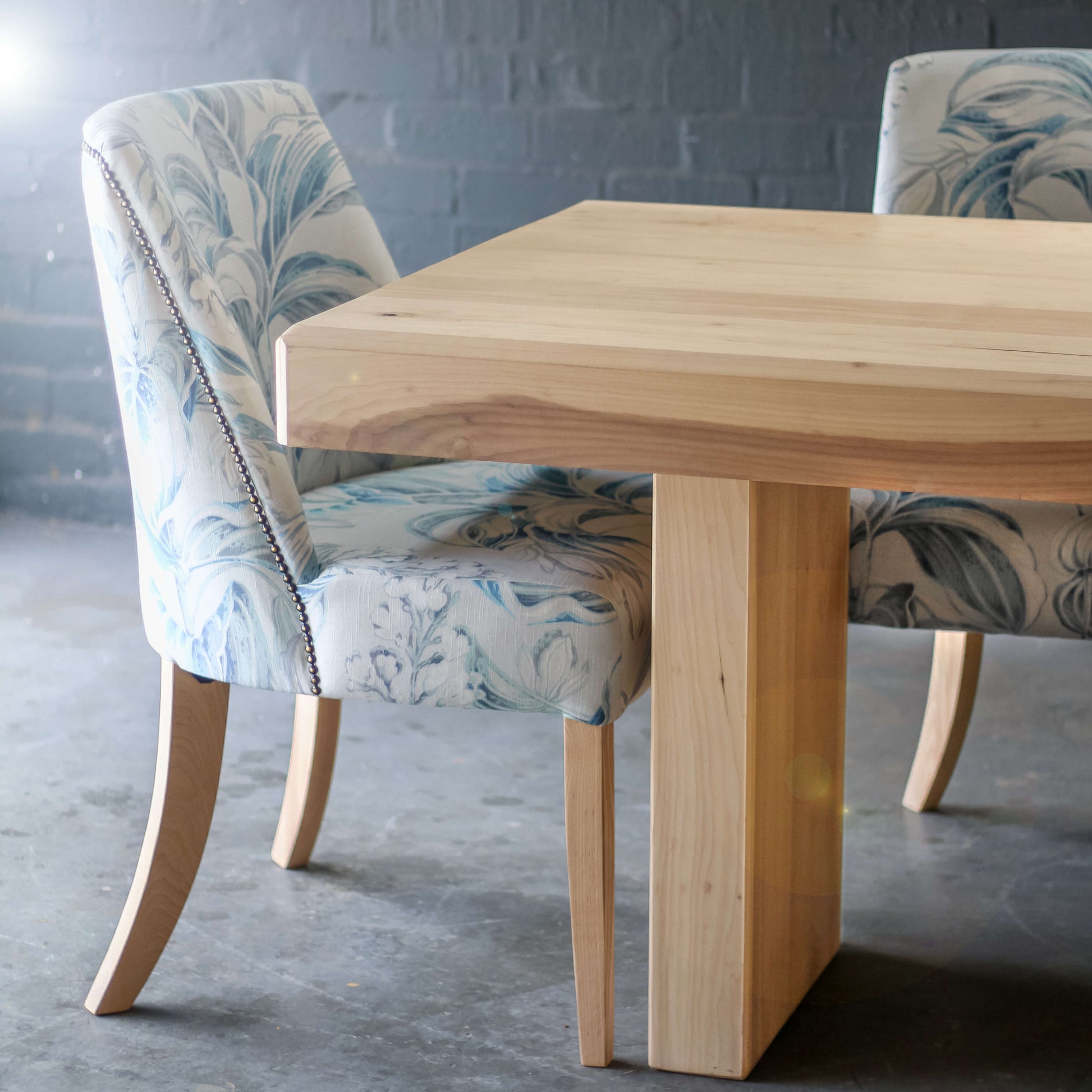 LIM Dining Table